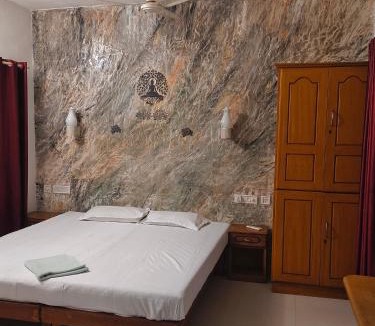 Kovalam Hotel | Dver Prirody