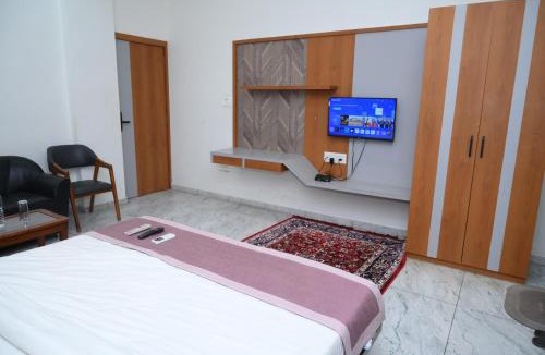 Tharad Hotel | DWARKADHISH GUEST HOUSE THARAd
