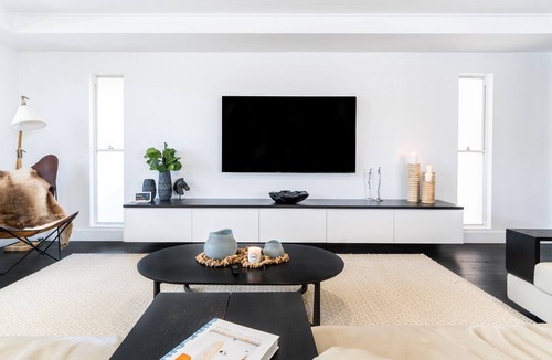 Killcare Heights House | Eau De Vie - Luxurious Home w/ Stunning Outdoor Pool in Killcare