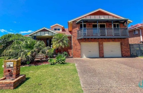 Caves Beach House | Ebbtide at Caves- Private pool - minutes to beach