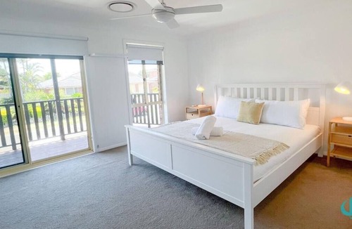 Caves Beach House | Ebbtide at Caves- Private pool - minutes to beach