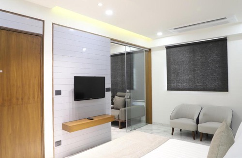Thaltej Hotel | Ebony Residency