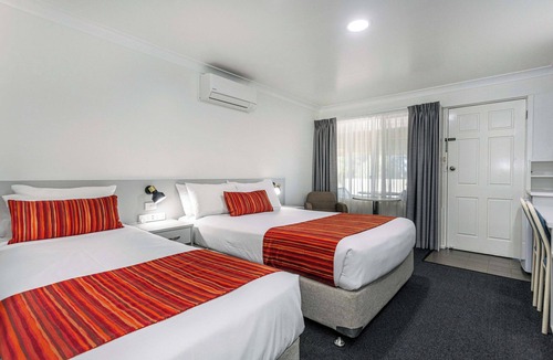 Cowra Hotel | Econo Lodge Alabaster