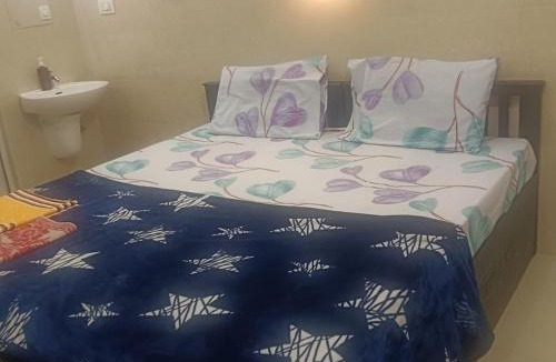 Muvattupuzha Hotel | Edayattu Arcade Golden Tourist Home