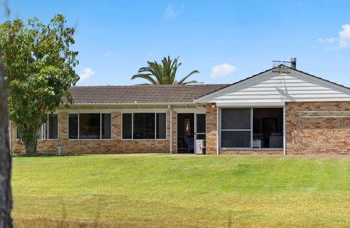 Burrill Lake House | Edge Water Escape, a beautiful Lake Front home