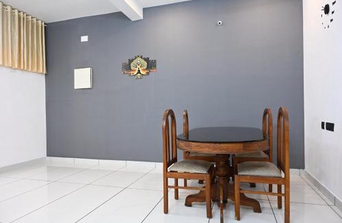 Kumbalam Apartment | Elamkulam Penthouse - 3bhk AC with Kitchen - Kochi