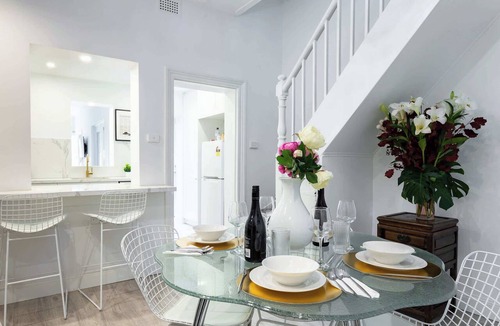 Millers Point House | Elegant 3BD Waterview Terrace in The Rocks CBD
