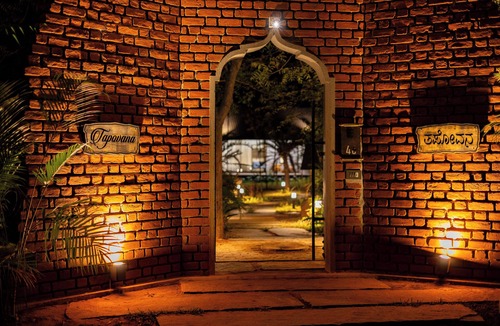 Gauribidanur Villa | ELIVAAS prive Tapovana Zarae with Garden