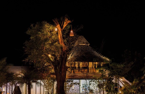 Gauribidanur Villa | ELIVAAS prive Tapovana Zarae with Garden