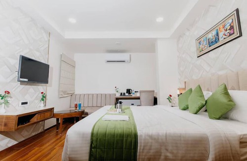 Bhopal Hotel | Emerald Inn