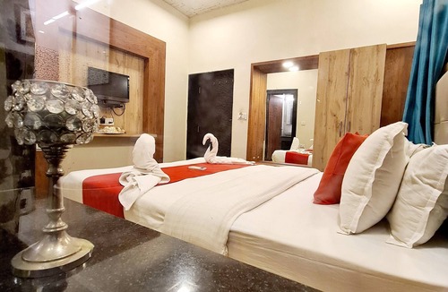 Mount Abu Hotel | Eminence - Palm Residency