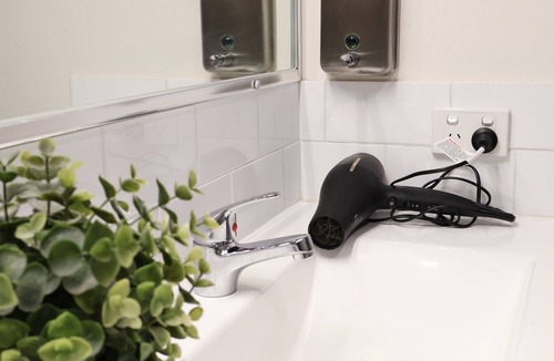 Perth Hotel | Emu Backpackers Perth - note - Valid Passport required for check in