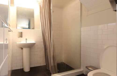 Perth Hotel | Emu Backpackers Perth - note - Valid Passport required for check in