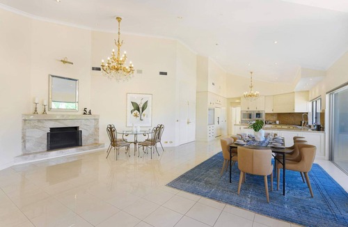 Dural House | Enchanted Manor with Pool, Tennis & Elegance