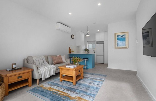 West Beach Apartment | Esplanade Apartments | Ocean View Beachfront | West Beach