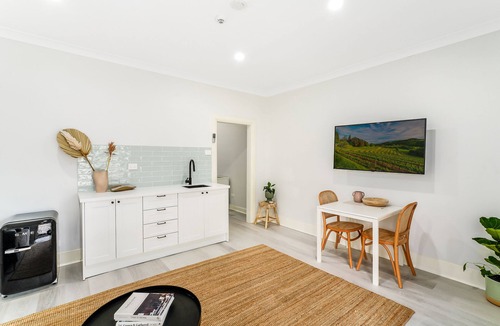 Cessnock House | Est 1910 Luxury in the Hunter Valley- Ducted AirCon & close to everything!