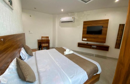 Bullawala Hotel | Evia Stayz 5 Min Drive to Railway Station