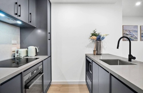 North Melbourne Apartment | Executive Stay North Melb | 2BR Parking Gym