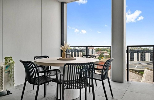 North Melbourne Apartment | Executive Stay North Melb | 2BR Parking Gym