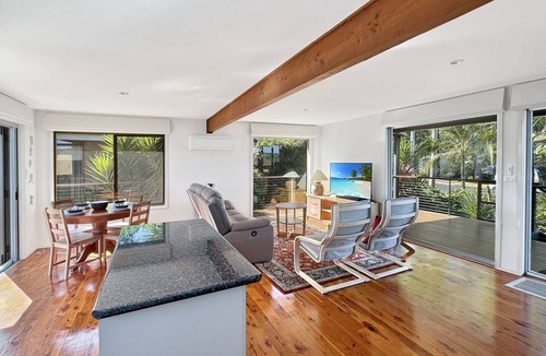 Surf Beach House | Fab 3-Bed Stay with Great Outdoors & Water Views