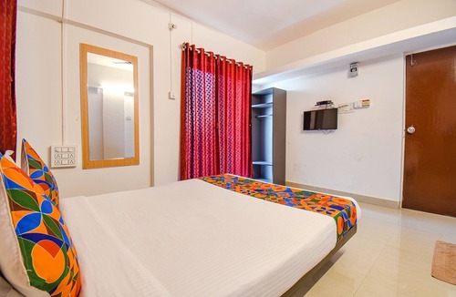 Pune Hotel | Fabexpress Green Leaves