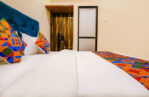 Kismat Nagar Hotel | Fabexpress Kurla Inn