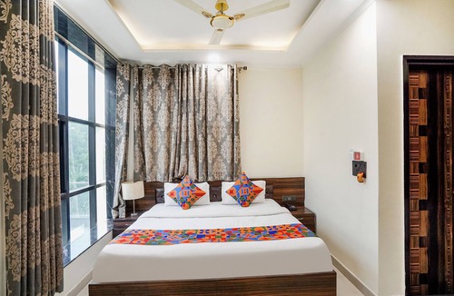Greater Noida Hotel | Fabhotel 17 Suites