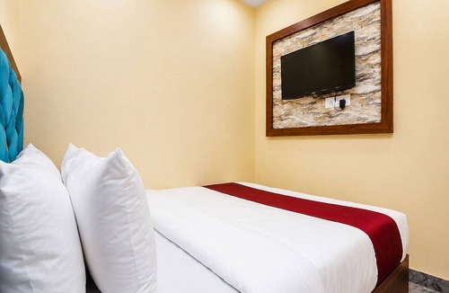 Chakala Hotel | Fabhotel Aai Om Residency