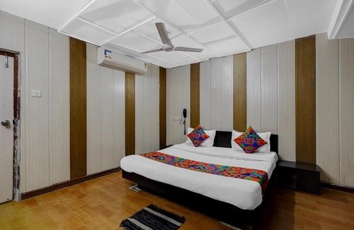 Ahmedabad Hotel | FabHotel Aavkar