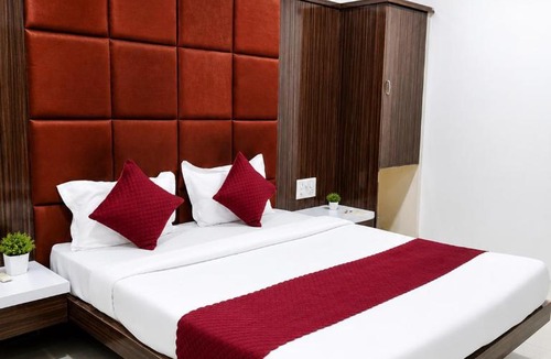 Ahmedabad Hotel | FabHotel AGM