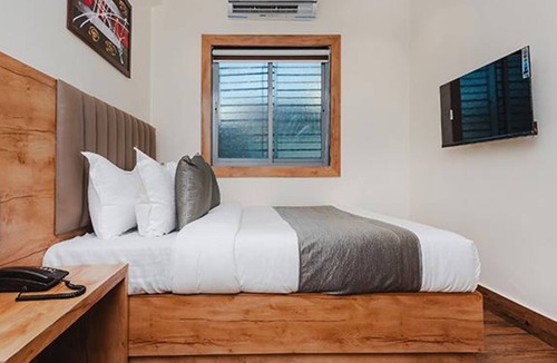 Santacruz Hotel | Fabhotel Airport Palace