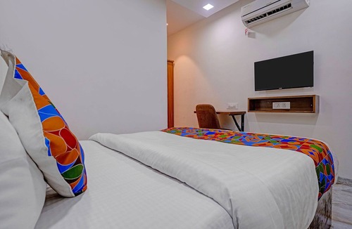 Kurla West Hotel | Fabhotel Beverly Plaza