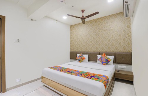 Ahmedabad Hotel | FabHotel Bharosa Inn