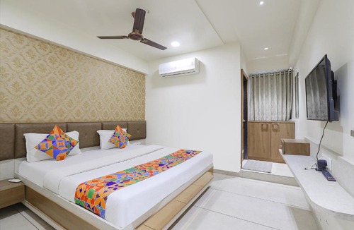 Ahmedabad Hotel | FabHotel Bharosa Inn