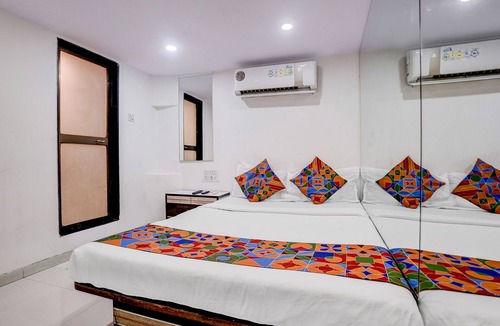 Bandra West Hotel | Fabhotel Blue Light