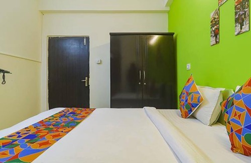Kukatpalli Hotel | FabHotel Broholic