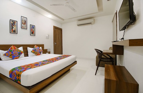 Bhopal Hotel | FabHotel Comfortable Stay
