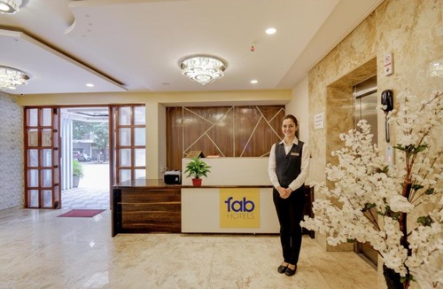 Jayanagar Hotel | FabHotel Cozzy Inn - Jayanagar
