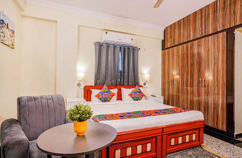 Banjara Hills Hotel | FabHotel Eminent Suites Banjara Hills - Nr. LV Prasad EYE Institute