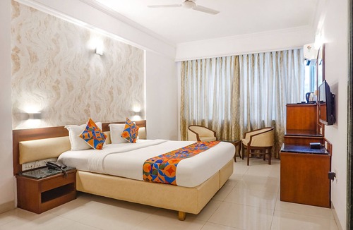 Gultekdi Hotel | FabHotel Golden Emerald