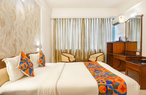 Gultekdi Hotel | FabHotel Golden Emerald