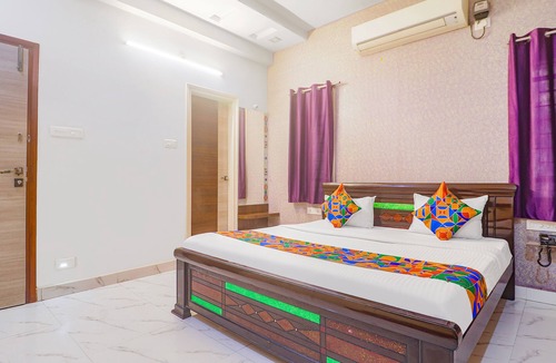Madhapur Hotel | FabHotel Golden Gate - Hitech City