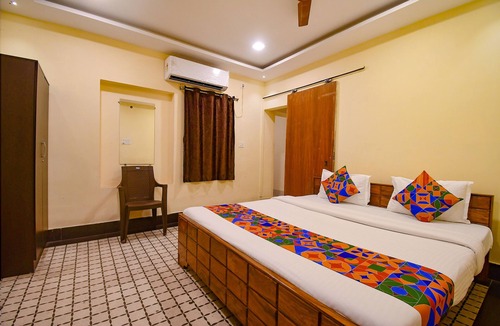 Kolkata Hotel | FabHotel Golden Imperial