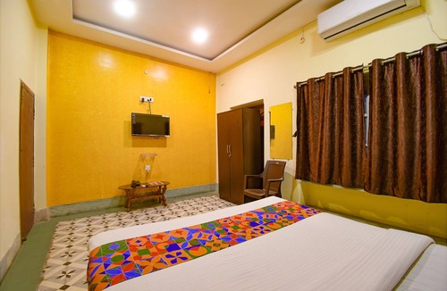 Kolkata Hotel | FabHotel Golden Imperial