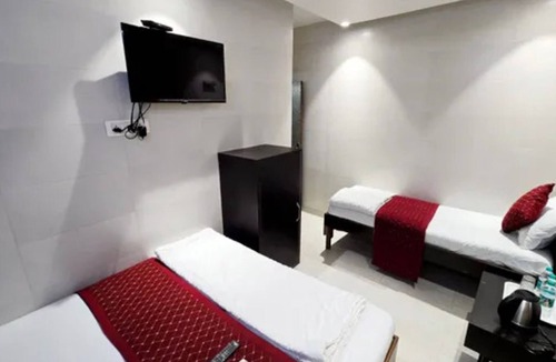 Bandra West Hotel | Fabhotel Kamal