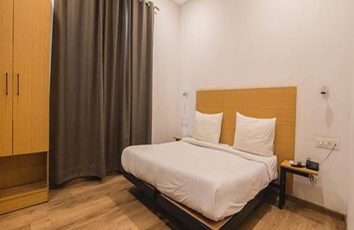 Gomti Nagar Hotel | Fabhotel Kingston House