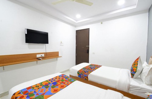 Madhapur Hotel | FabHotel Midori Inn