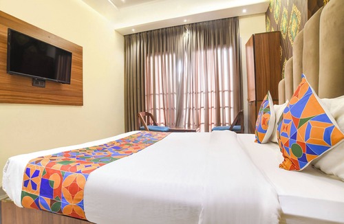 Indore Hotel | FabHotel New Saurabh Inn, Bengali Square