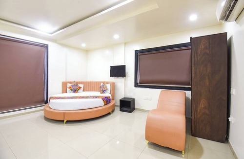 Hadapsar Hotel | Fabhotel Nirvana