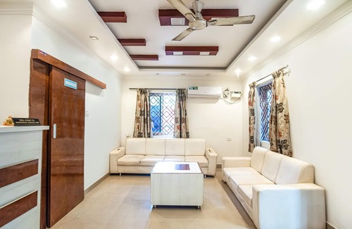 Calangute Hotel | FabHotel Noronha Goaxa Inn